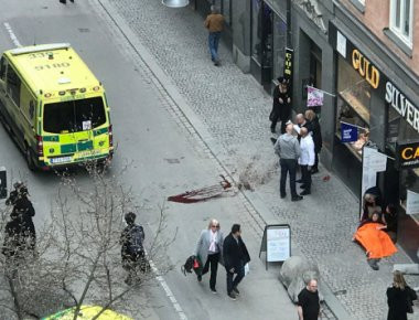 H στιγμή της σύλληψης του υπόπτου στη Στοκχόλμη (φωτό, βίντεο) (upd)